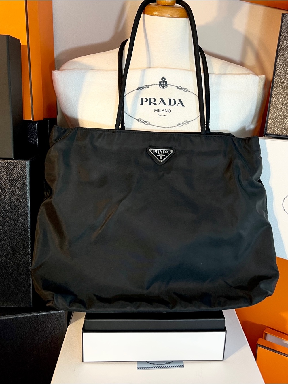 Prada⭐️Black Nylon Tote 4 pockets/2 zipper pockets!. LIKE NEW! Price Firm - Picture 7 of 12